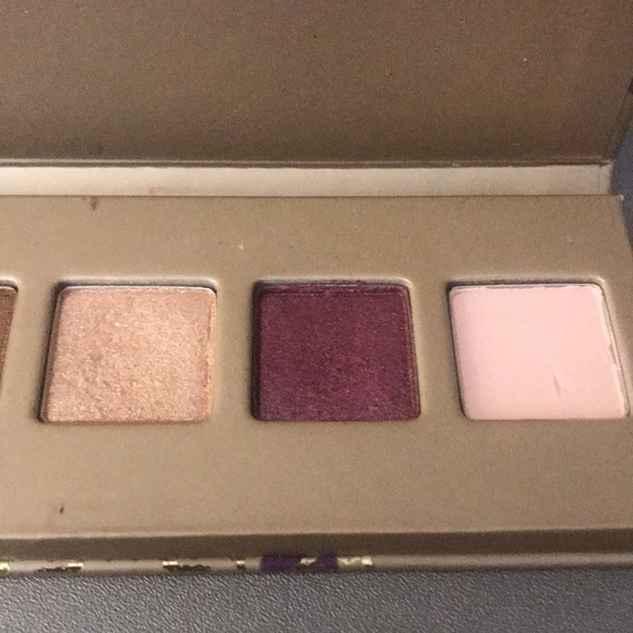 Eyeshadow and brushes - Picture 6 of 6